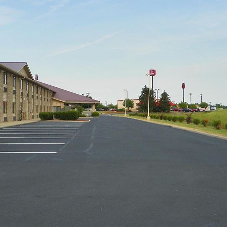 Royalton Inn & Suites Upper Sandusky Buitenkant foto