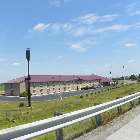 Royalton Inn & Suites Upper Sandusky Buitenkant foto