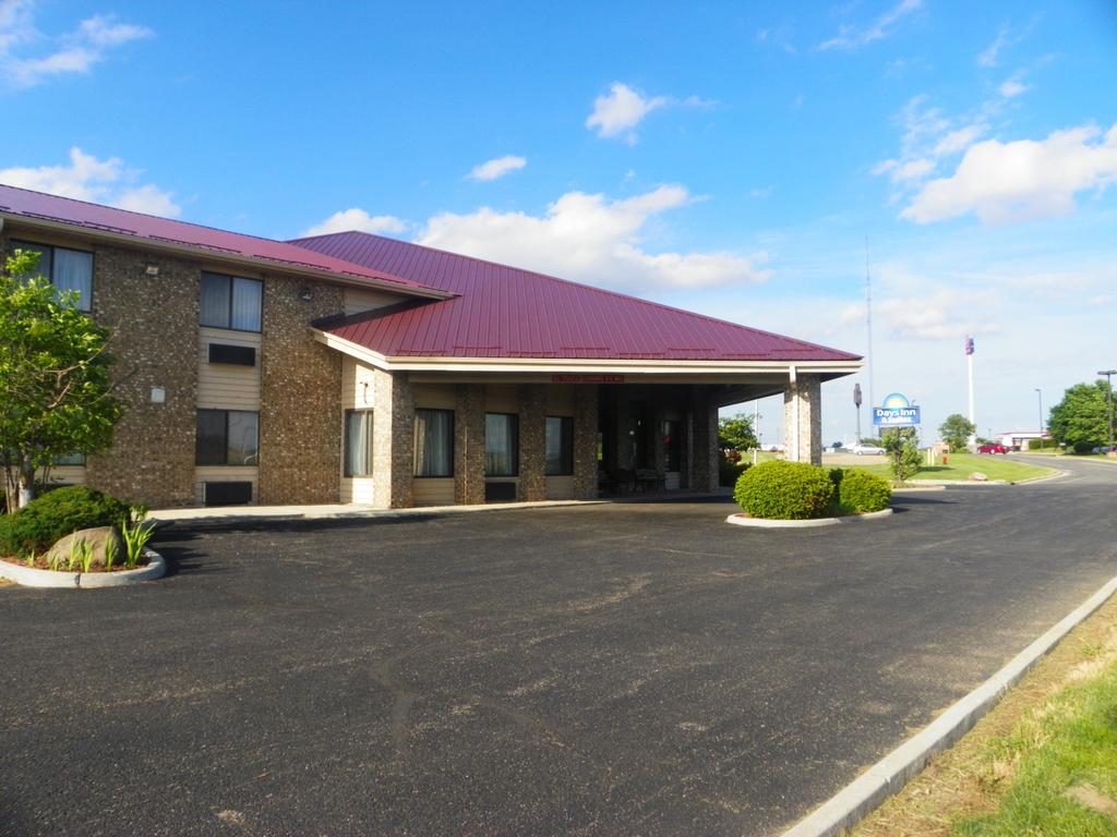 Royalton Inn & Suites Upper Sandusky Buitenkant foto