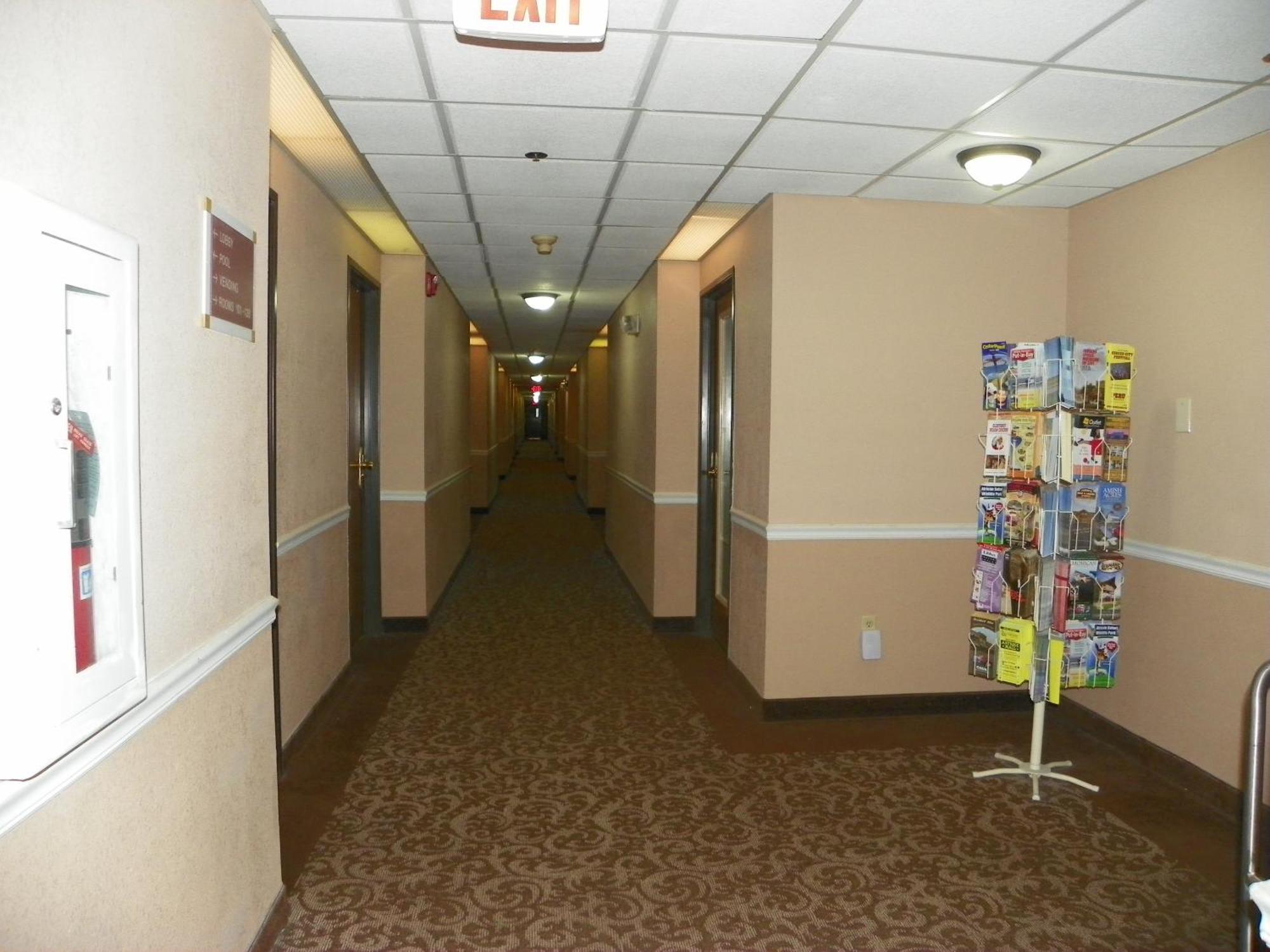 Royalton Inn & Suites Upper Sandusky Buitenkant foto