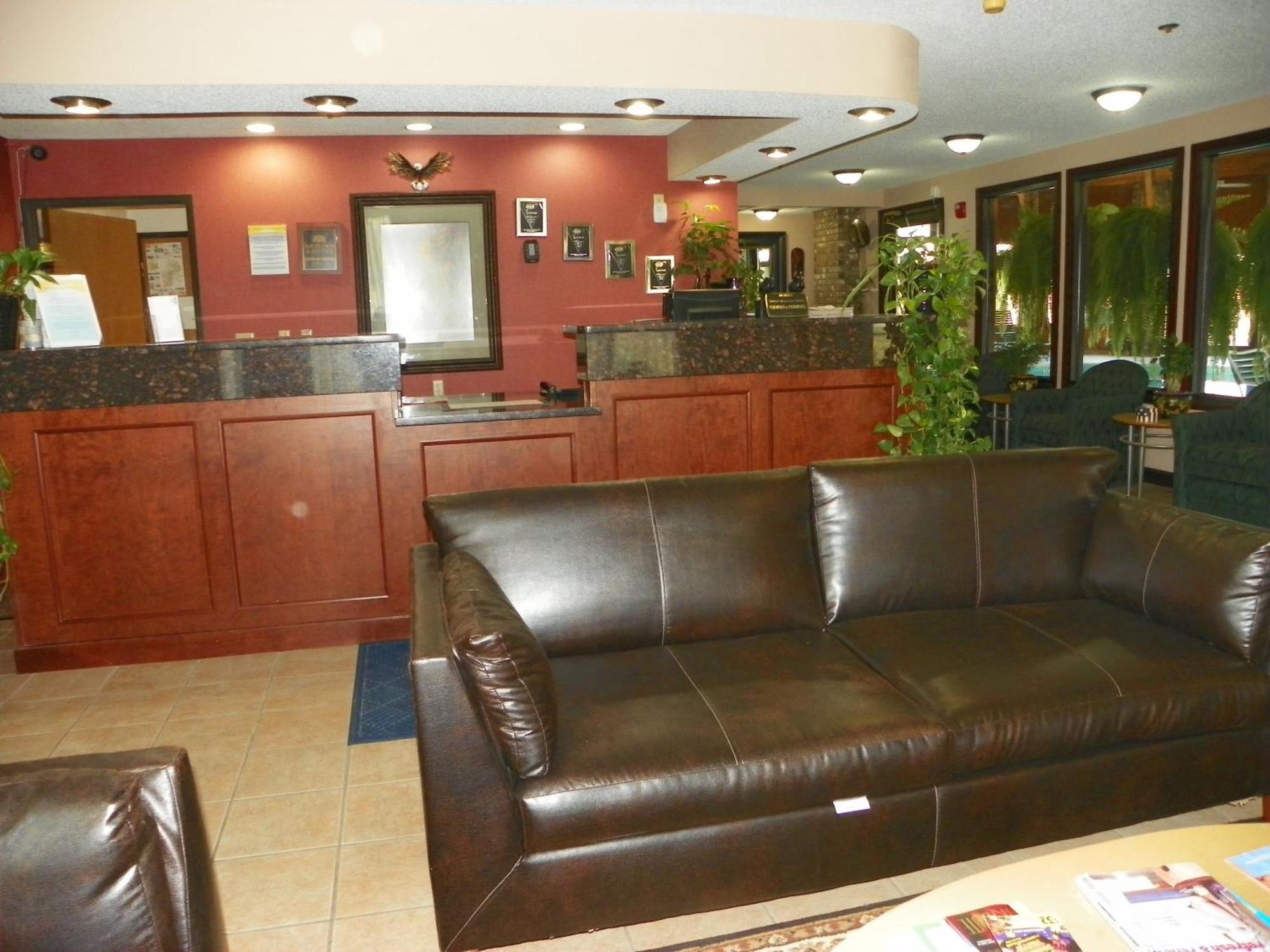 Royalton Inn & Suites Upper Sandusky Buitenkant foto