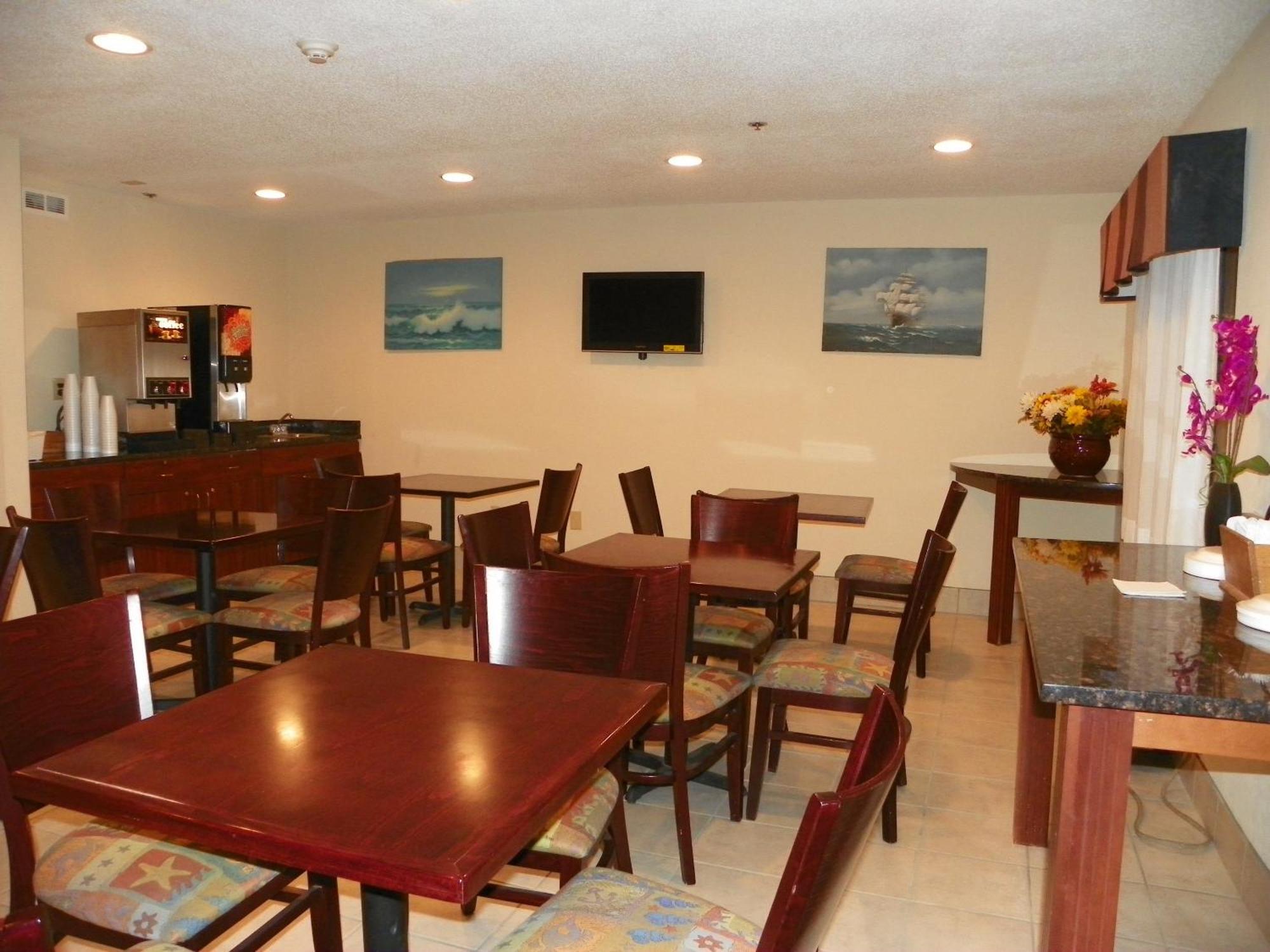 Royalton Inn & Suites Upper Sandusky Buitenkant foto