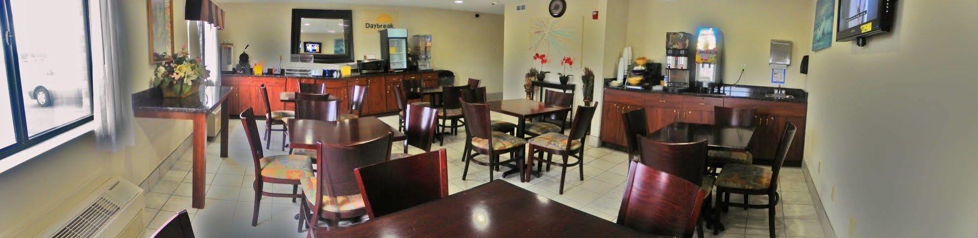 Royalton Inn & Suites Upper Sandusky Buitenkant foto